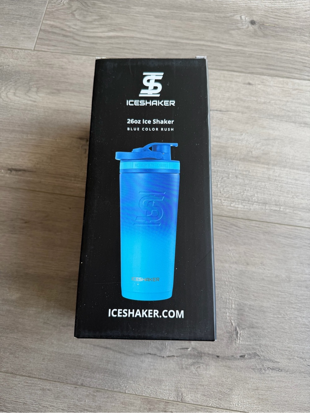 NIB Ice Shaker 26 ounce Ice Shaker - Blue Color Rush